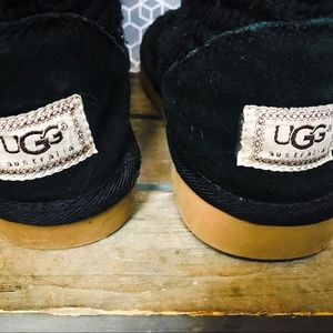 Black knit UGGS